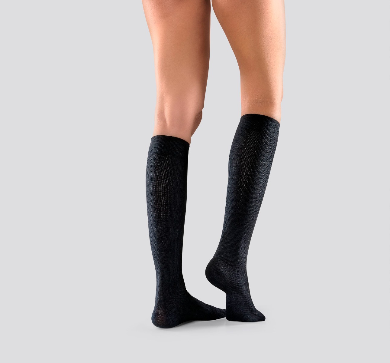 Mabs Cotton Knee Sock – Suosittu tukisukka mustana, valkoisena tai laivastonsinisenä