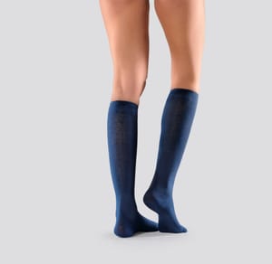 Mabs Cotton Knee Sock – Suosittu tukisukka mustana, valkoisena tai laivastonsinisenä